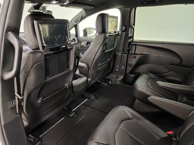 2026 Chrysler Pacifica Select - Photo 37