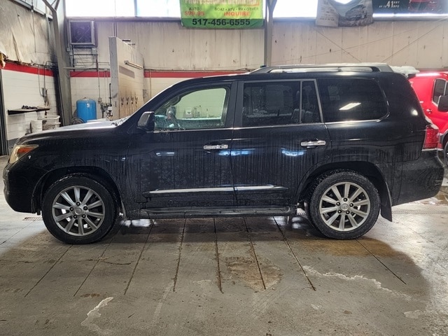2011 Lexus LX 570's photo