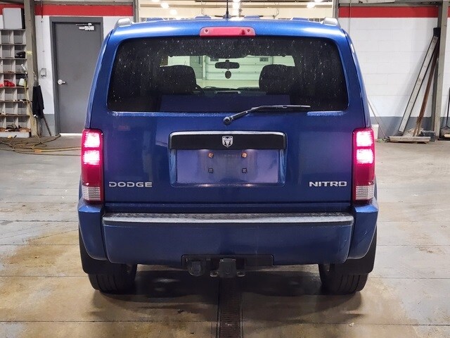 2010 Dodge Nitro SE photo 3