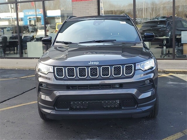 2024 Jeep Compass Latitude photo 2
