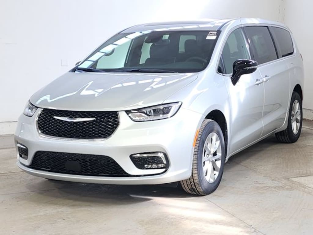 New 2026 Chrysler Pacifica LIMITED AWD Passenger Van