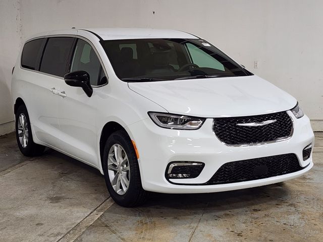 2026 Chrysler Pacifica Select - Photo 14