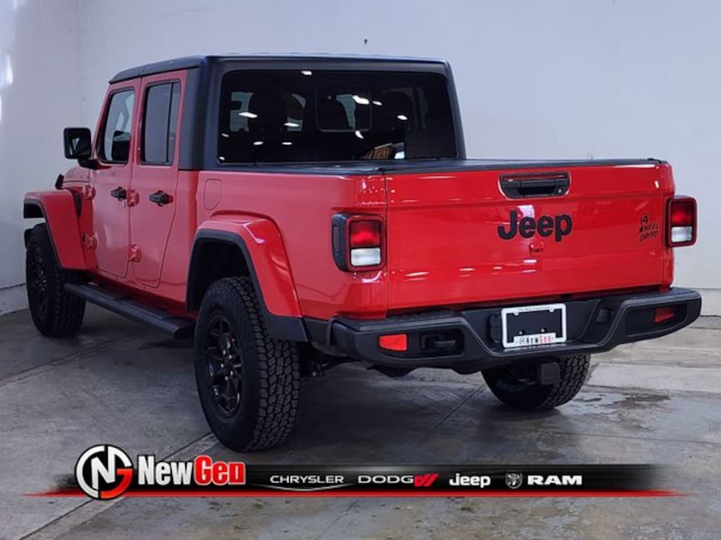 Used 2022 Jeep Gladiator Willys Truck Crew Cab