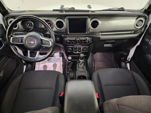2022 Jeep Wrangler Unlimited Sahara photo 2
