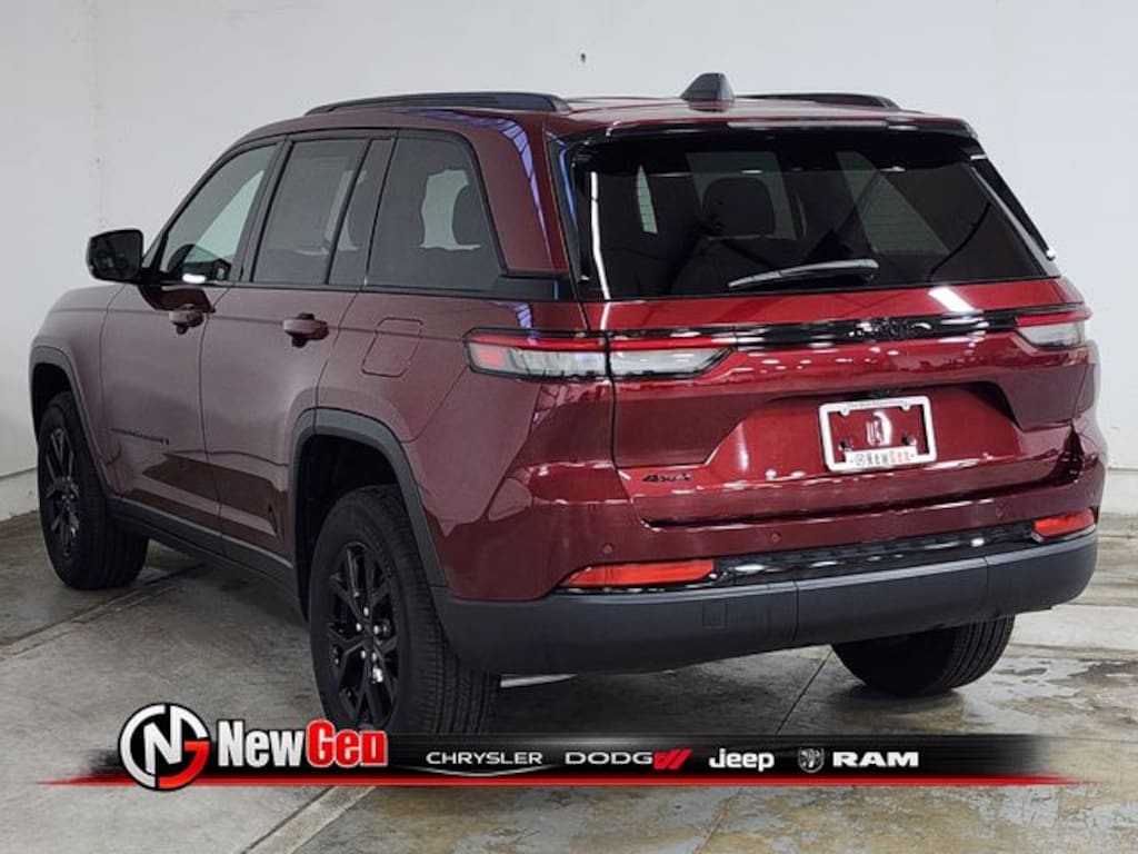 Used 2024 Jeep Grand Cherokee Altitude X SUV