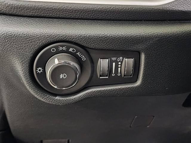 2026 Chrysler Pacifica Select - Photo 17