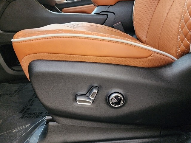 2025 Chrysler Pacifica Pinnacle photo 4