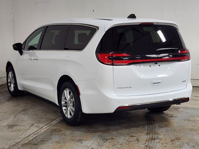 2026 Chrysler Pacifica Select - Photo 35