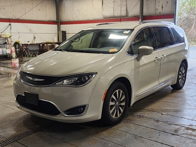 2020 Chrysler Pacifica Touring L Plus's photo