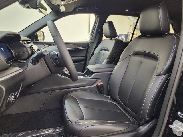 2025 Jeep Grand Cherokee Limited photo 2