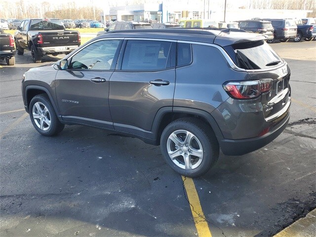 2024 Jeep Compass Latitude photo 4