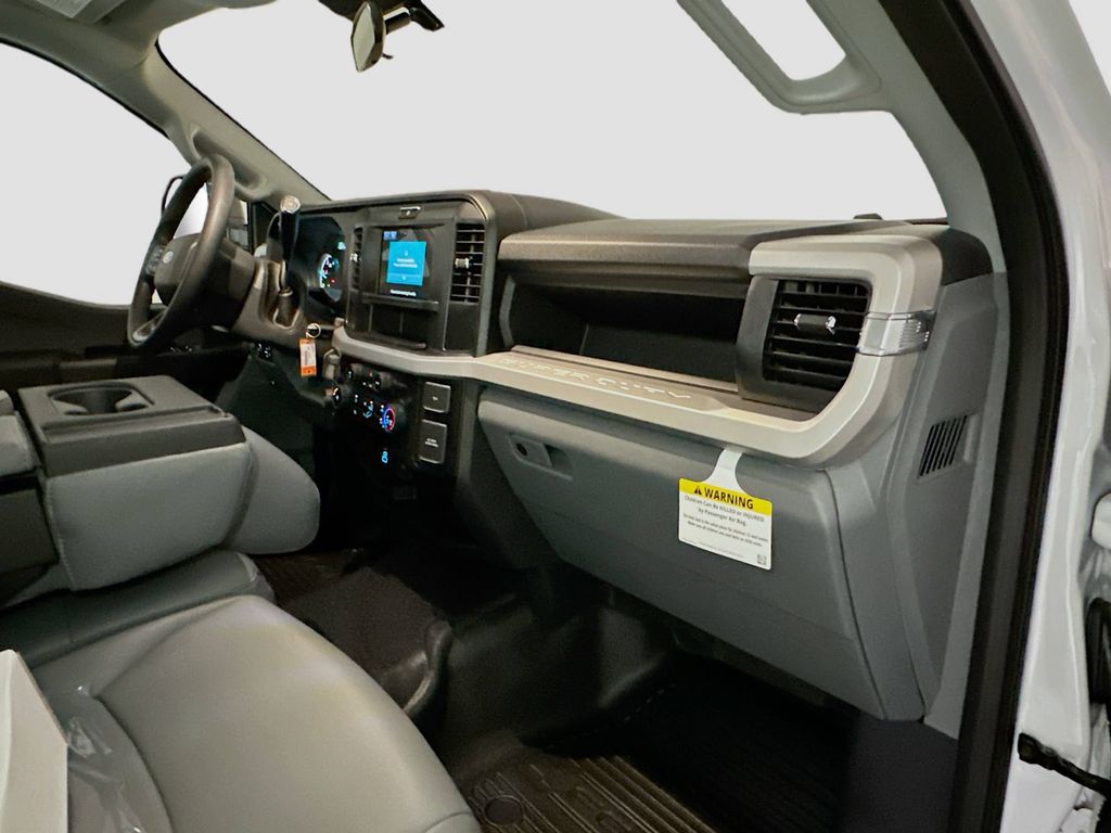 2026 Ford F-550 Super Duty Chassis Cab XL - Photo 28