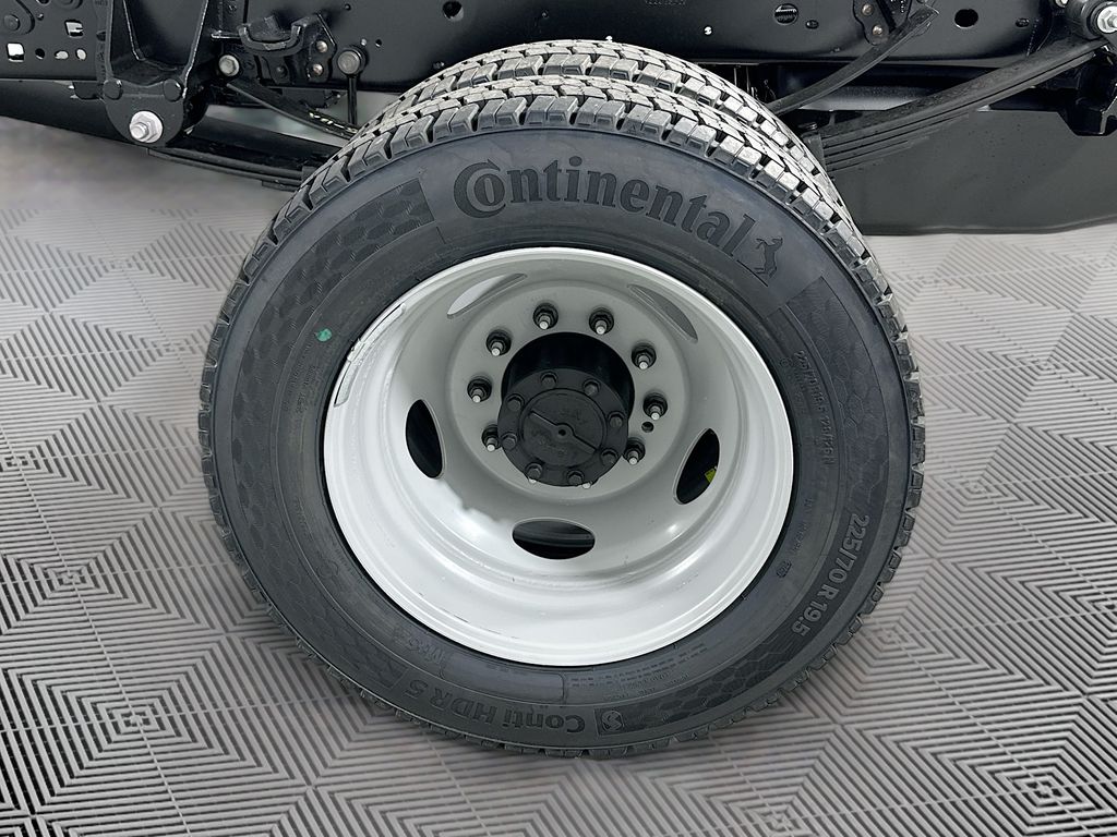 2026 Ford F-550 Super Duty Chassis Cab XL - Photo 15