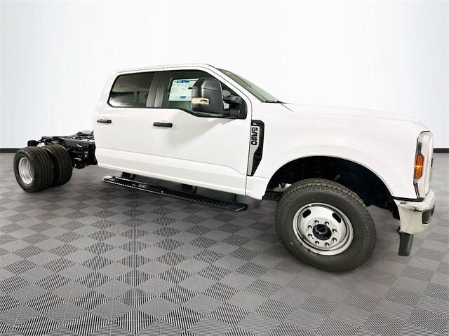 2026 Ford F-350 XL photo 2