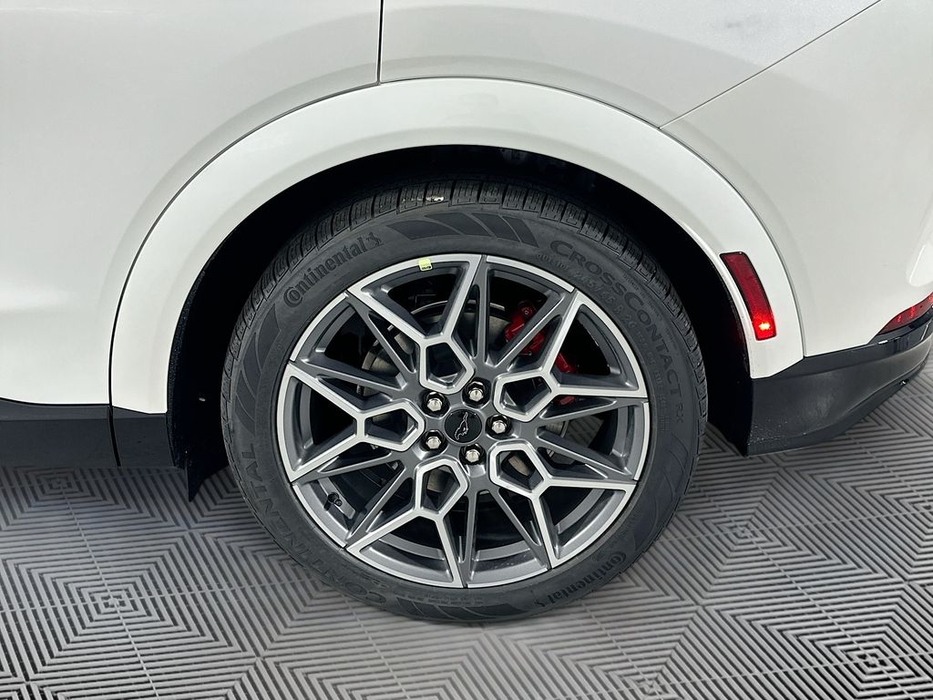 2025 Ford Mustang Mach-E GT - Photo 9