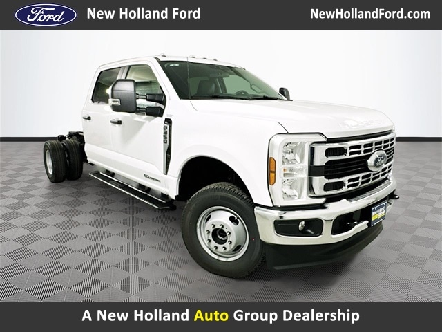 2026 Ford F-350 Super Duty Chassis Cab XL's photo