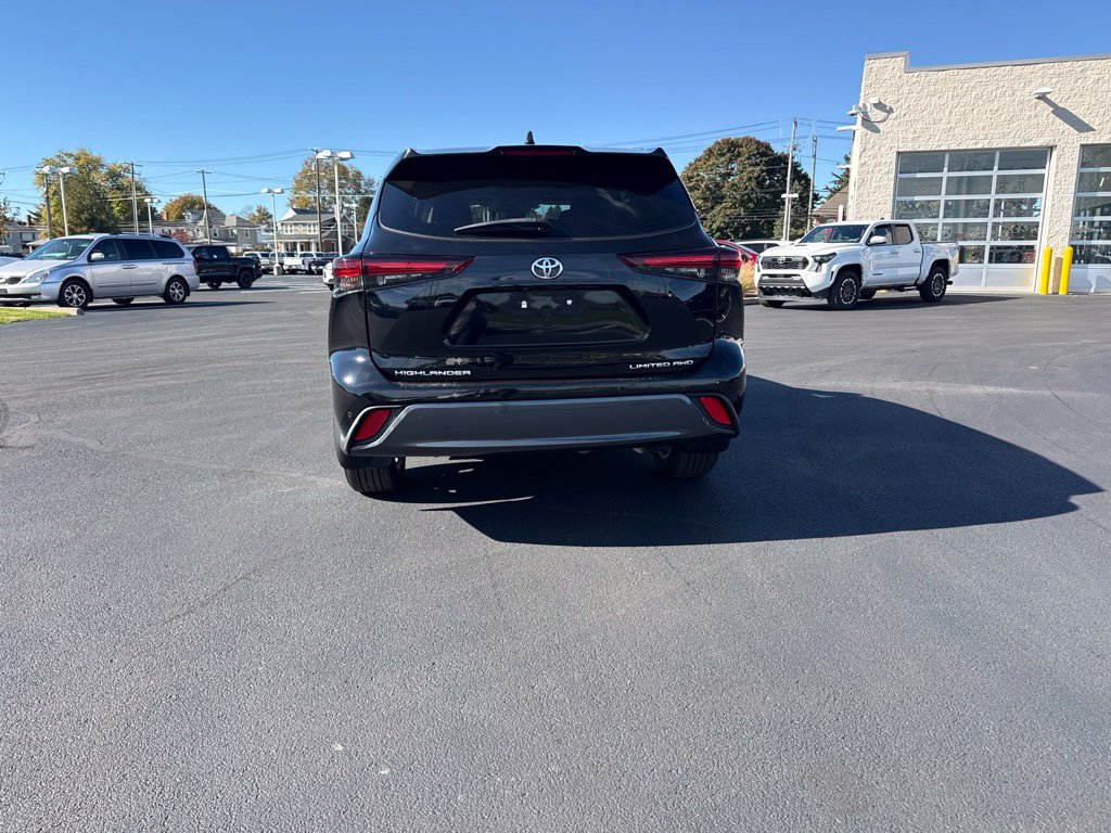 Used 2024 Toyota Highlander Limited SUV