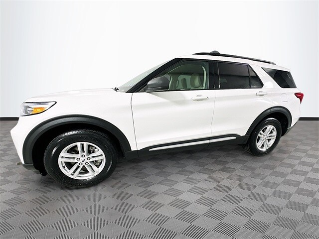2023 Ford Explorer XLT photo 3
