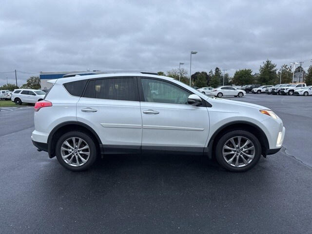 2017 Toyota RAV4 Limited photo 3