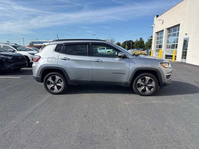 2017 Jeep Compass Latitude photo 2