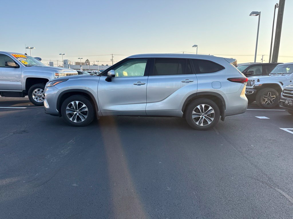 Used 2024 Toyota Highlander XLE SUV