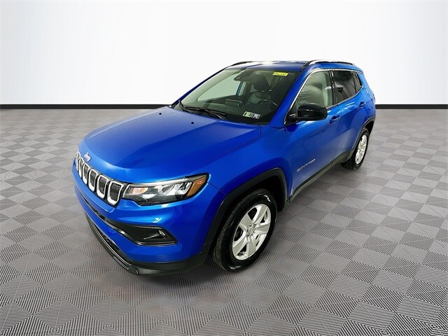 2022 Jeep Compass Latitude photo 3