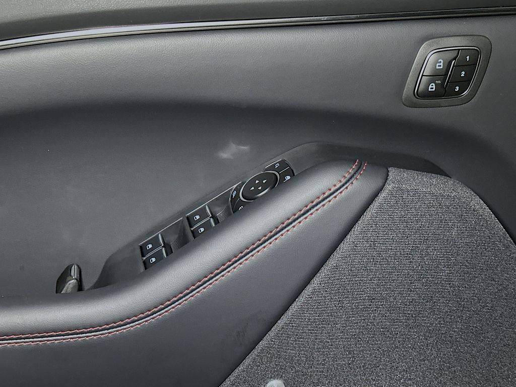 2025 Ford Mustang Mach-E Premium - Photo 16