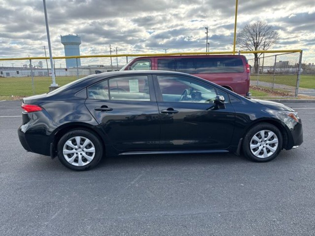 Used 2022 Toyota Corolla LE Sedan