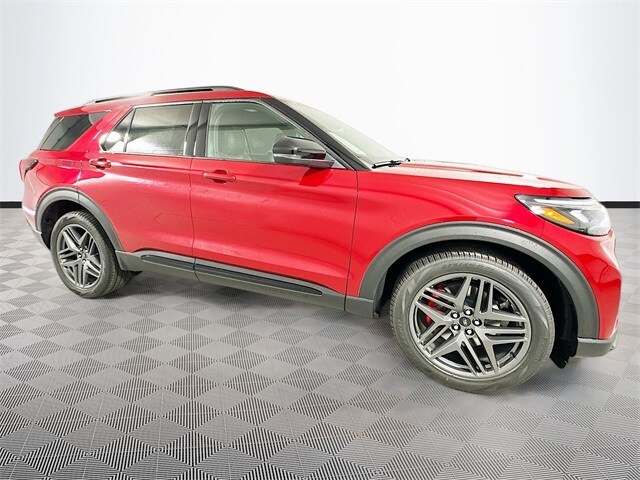 2025 Ford Explorer ST photo 3
