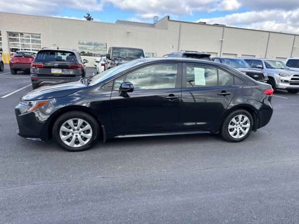Used 2022 Toyota Corolla LE Sedan