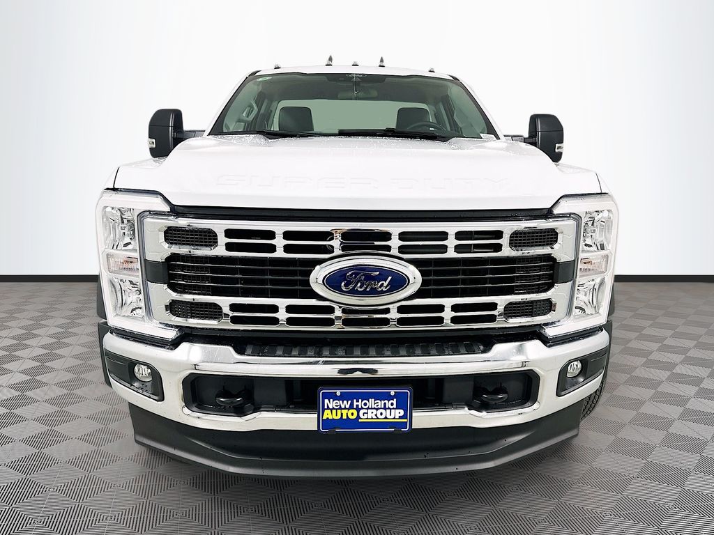 2026 Ford F-550 Super Duty Chassis Cab XL - Photo 2