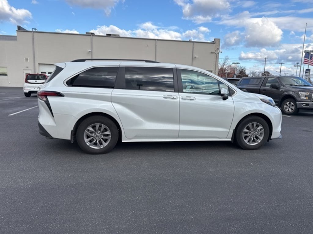 Certified 2022 Toyota Sienna XLE Van Passenger Van