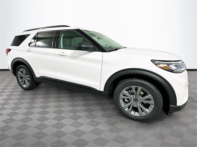 2026 Ford Explorer photo 2