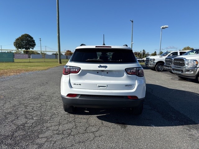 2022 Jeep Compass Latitude photo 2
