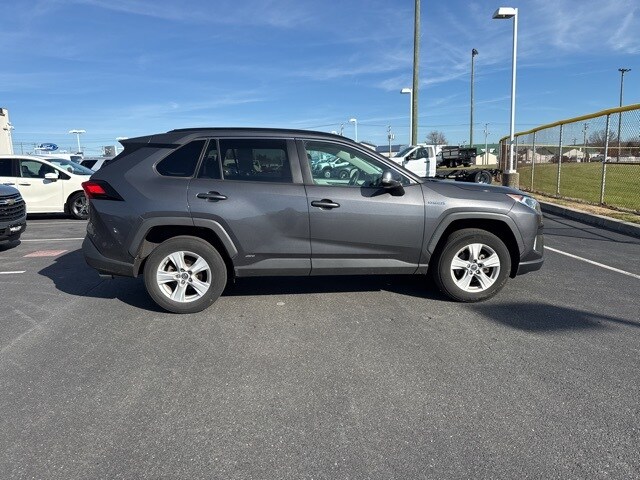 2020 Toyota RAV4 Hybrid XLE photo 3