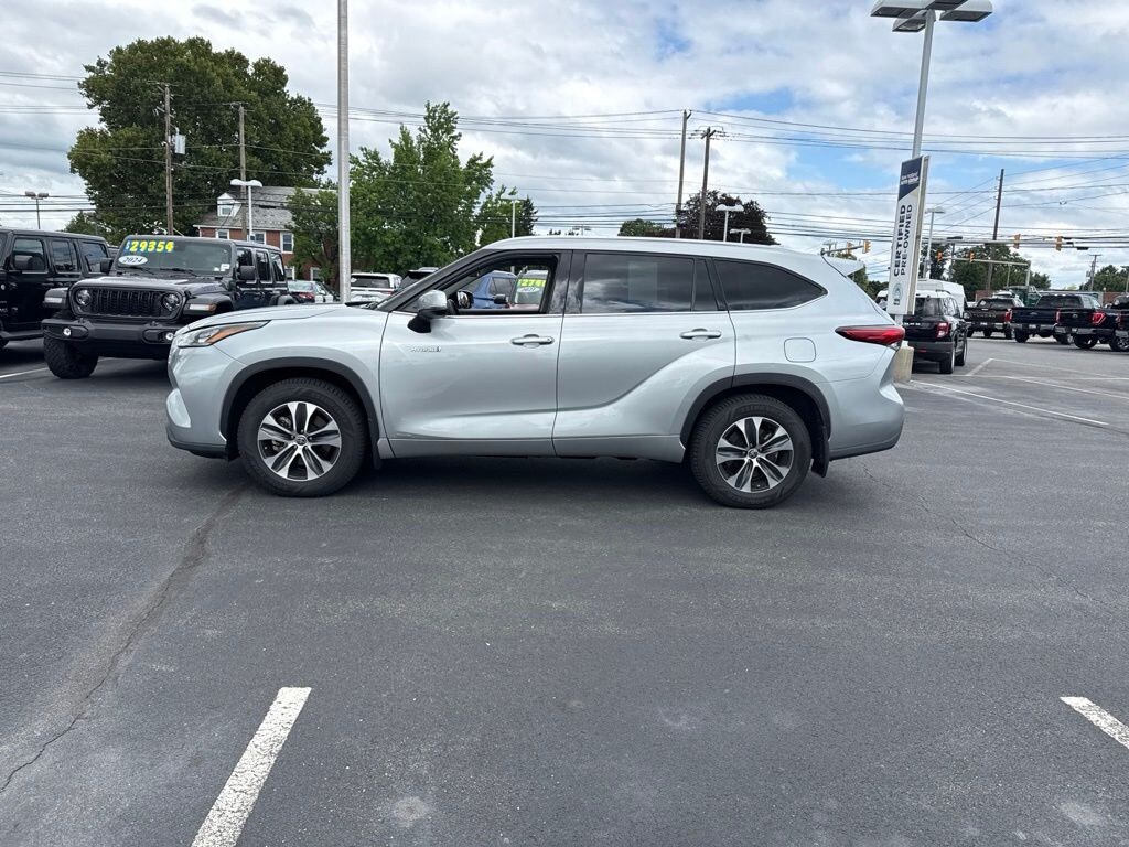 Used 2020 Toyota Highlander Hybrid XLE SUV