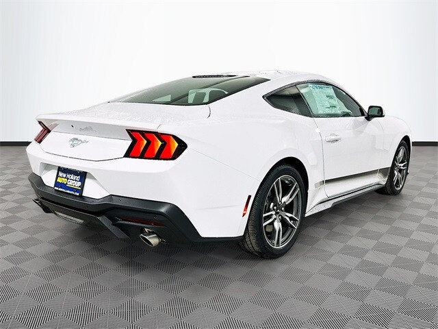 2025 Ford Mustang EcoBoost photo 4