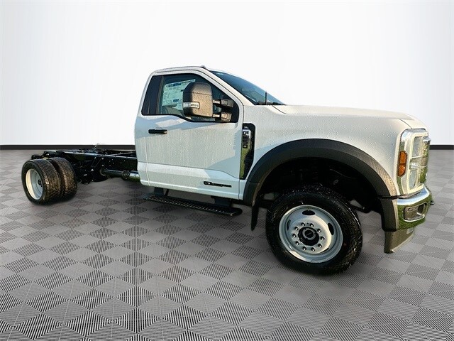 2025 Ford F-550 XL photo 3