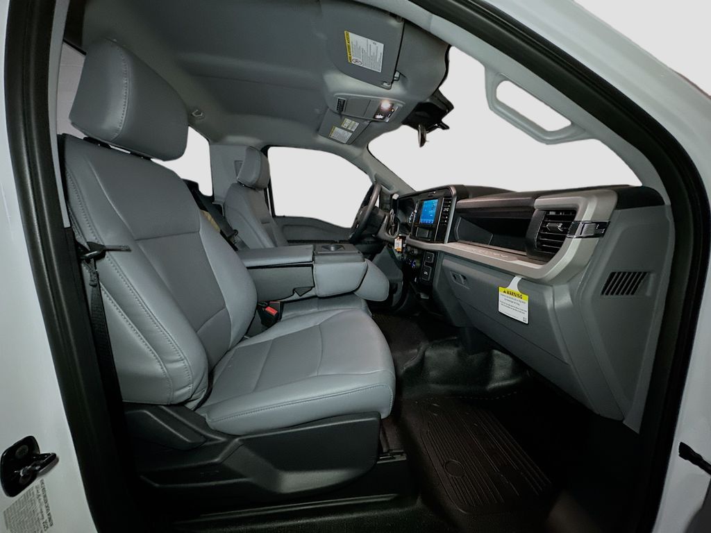 2026 Ford F-550 Super Duty Chassis Cab XL - Photo 25