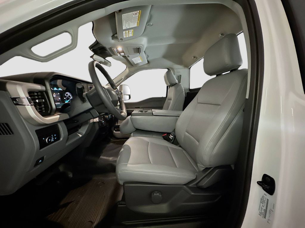 2026 Ford F-550 Super Duty Chassis Cab XL - Photo 16