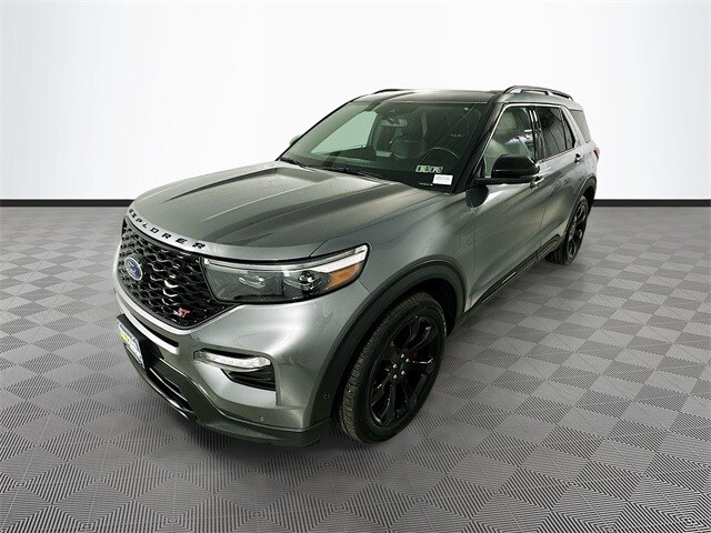 2022 Ford Explorer ST photo 3