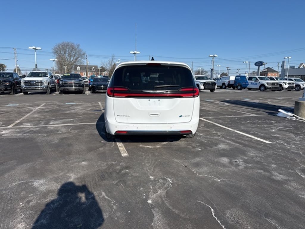 Used 2024 Chrysler Pacifica Plug-In Hybrid Select Van Passenger Van