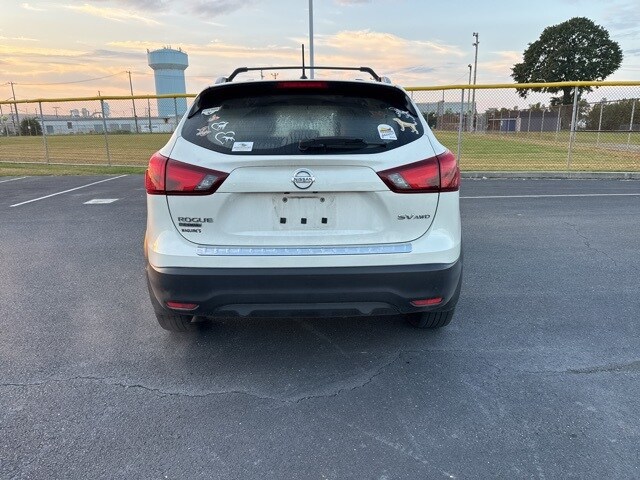 2018 Nissan Rogue Sport SV photo 2