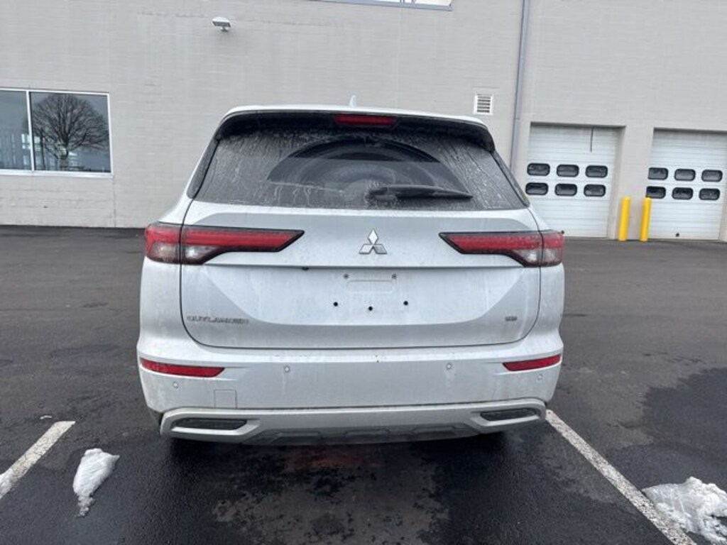 Used 2024 Mitsubishi Outlander SE SUV