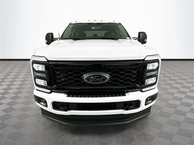 2026 Ford F-350 XLT photo 2
