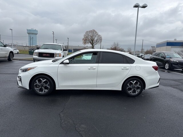 2019 Kia Forte LXS photo 2