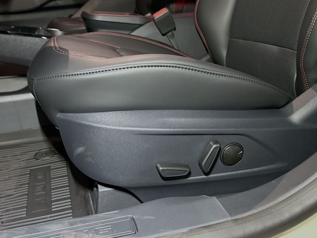 2025 Ford Mustang Mach-E Premium - Photo 17