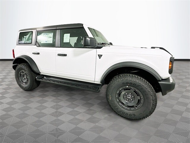 2025 Ford Bronco Base photo 3