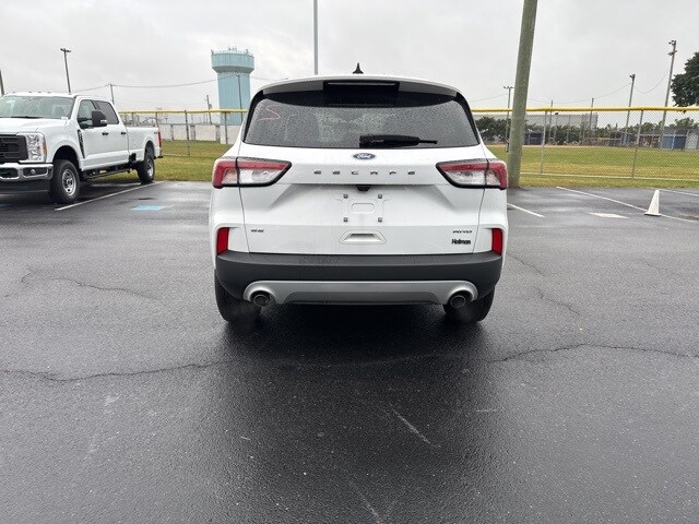 2022 Ford Escape SE photo 2