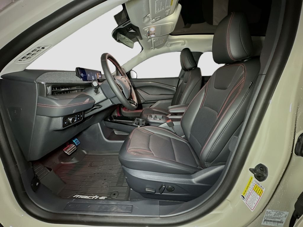 2025 Ford Mustang Mach-E Premium - Photo 18